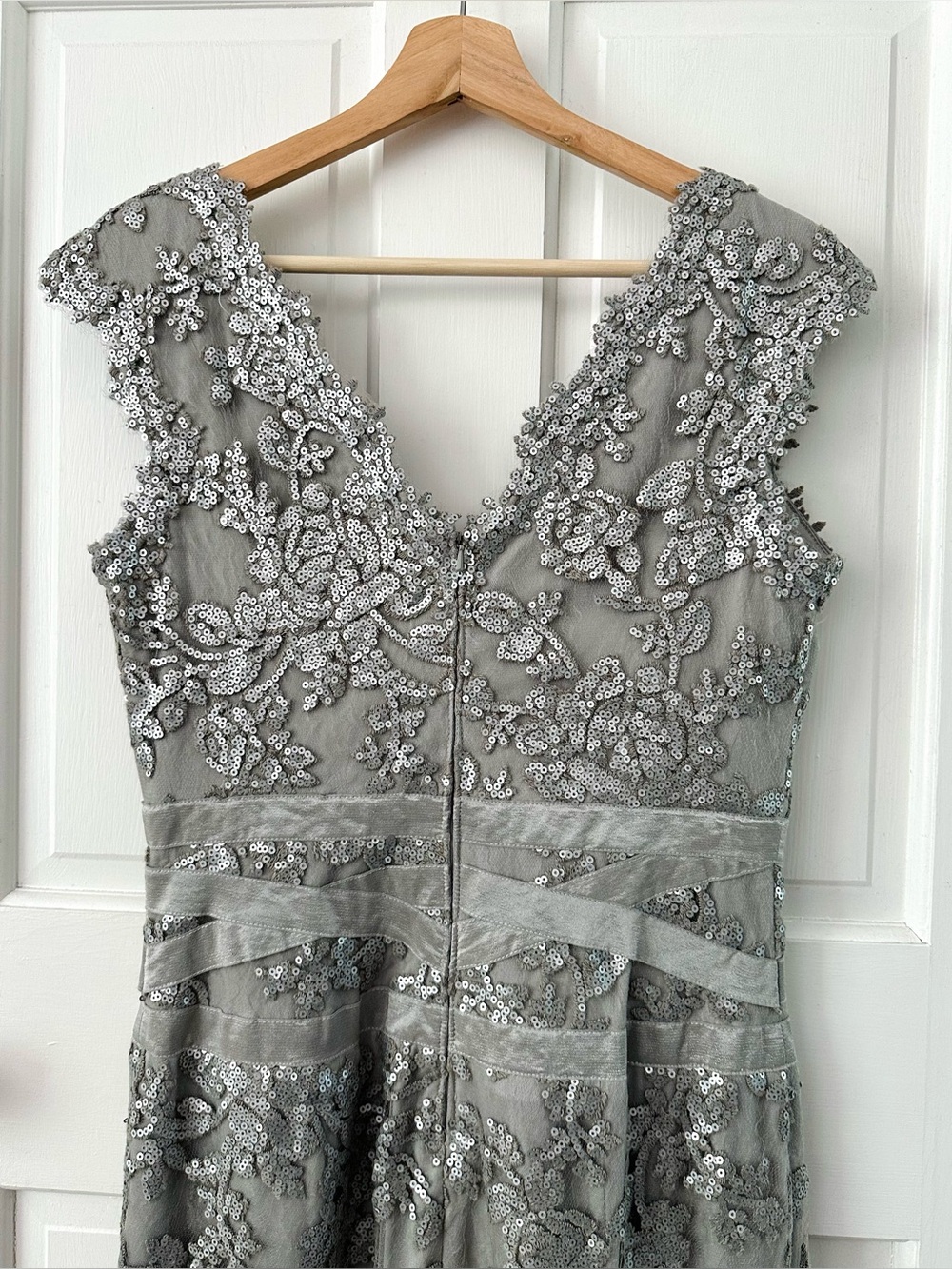 Tadashi Shoji Paillette Sequin Lace Banded Cocktail Sheath Dress Silver Size 6 - Picture 5 of 13